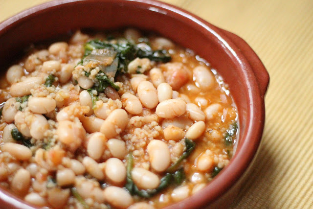 White bean soup with spinach and leaks 