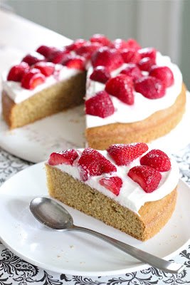Strawberry fresh cake from eatgood4life.com