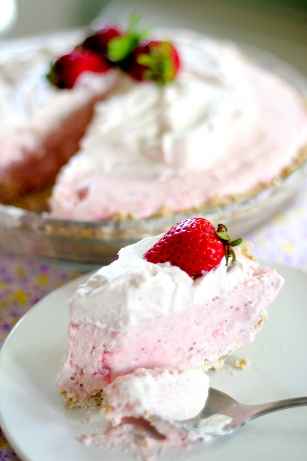 strawberry and coconut icebox pie