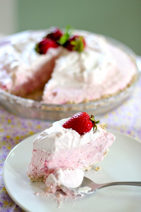 strawberry and coconut icebox pie