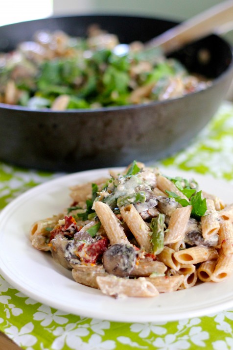 Penne with mushrooms, sun dried tomatoes and asparagus 