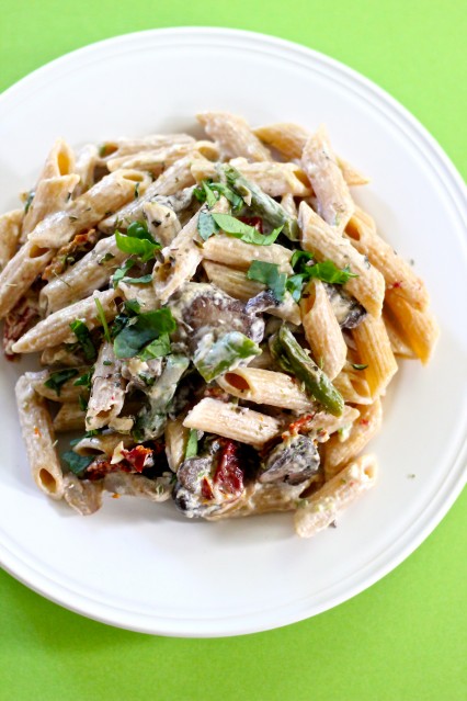 Penne with mushrooms, sun dried tomatoes and asparagus 