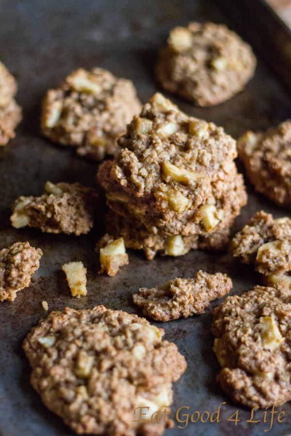 Apple and oatmeal cookies