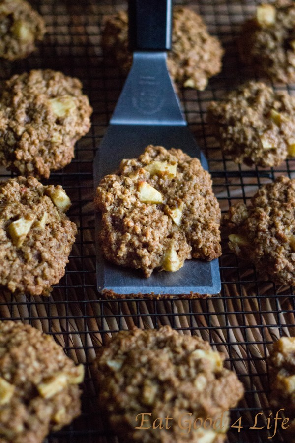 Apple and oatmeal cookies