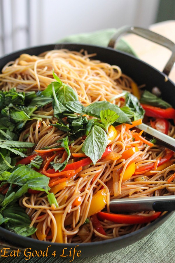 Vegetable lo mein