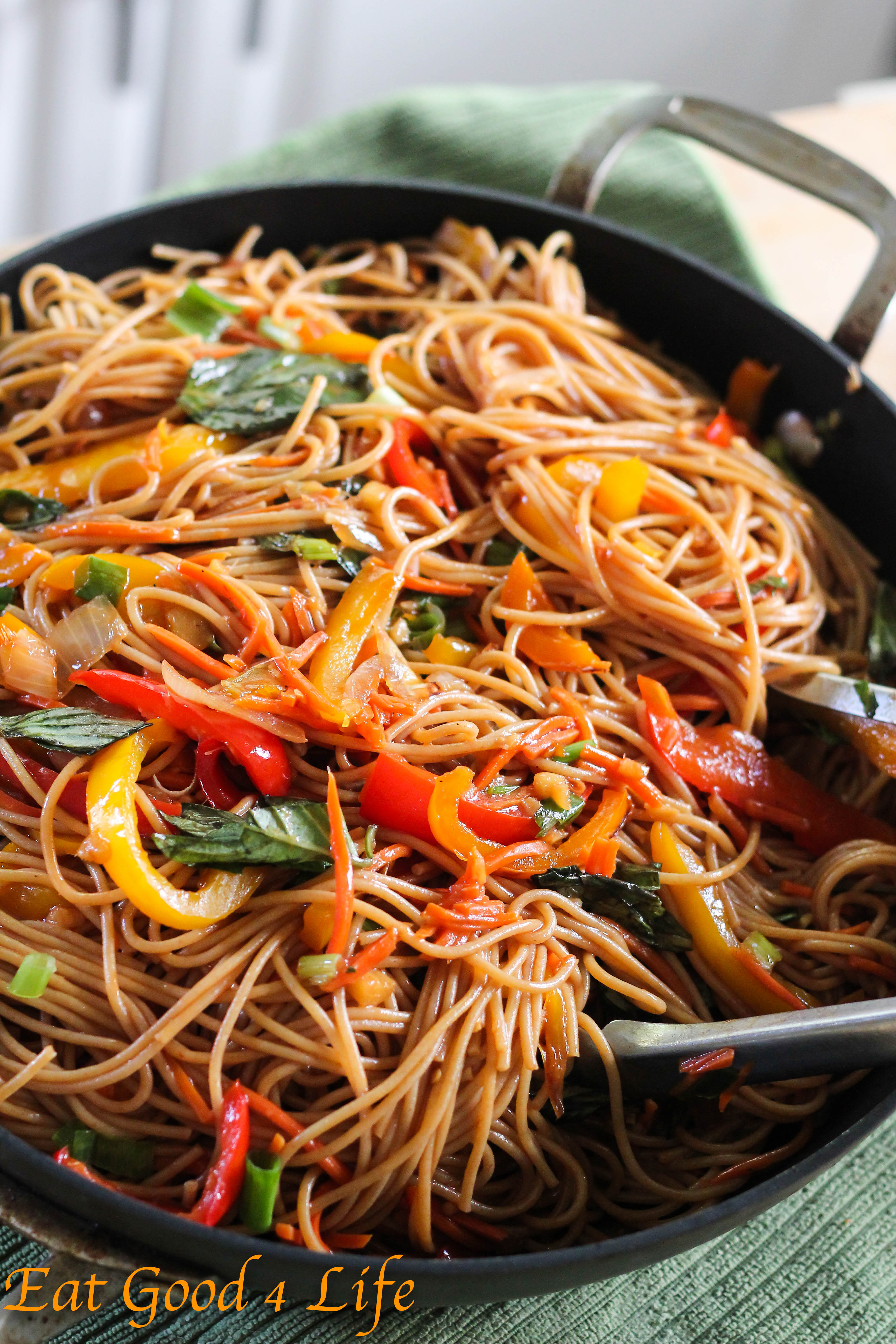 Vegetable lo mein