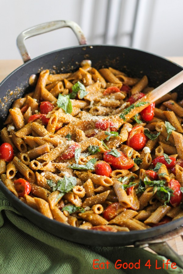 Roasted pepper and goat cheese pasta from eatgood4life.com