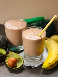 Avocado and chocolate smoothie from eatgood4life.com