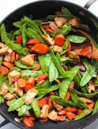 Black bean chicken with snow peas and carrots from eatgood4life.com