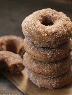 Baked chai donuts