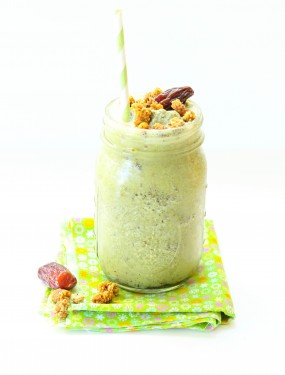 Green tea powder smoothie