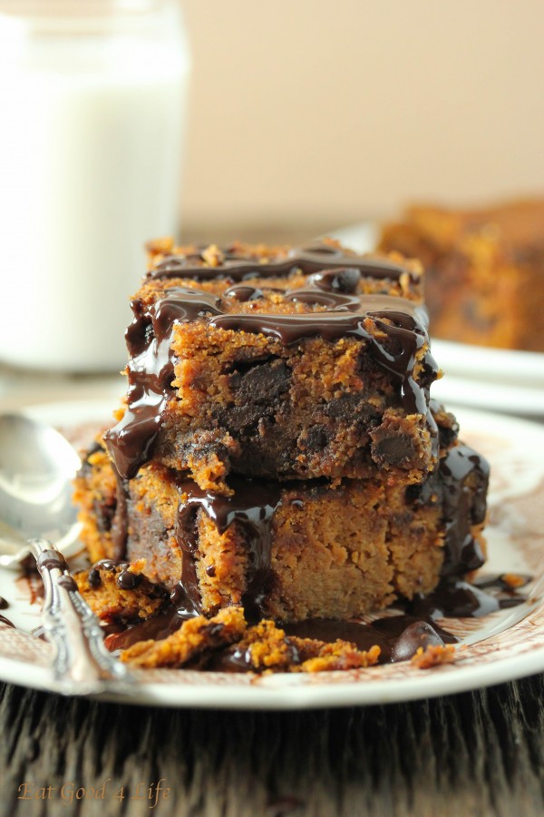 Gluten free pumpkin chocolate cake. Super easy, moist and delicious. 