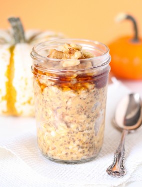 pumpkin pie overnight oats- Gluten free and vegan. Done in just 5 minutes and no cooking required.