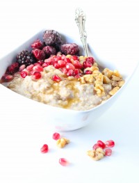 Berry pomegranate breakfast bowl. Gluten free and vegan