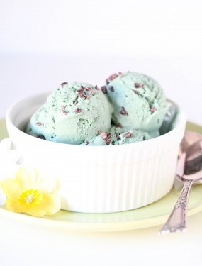 Spirulina vegan ice cream