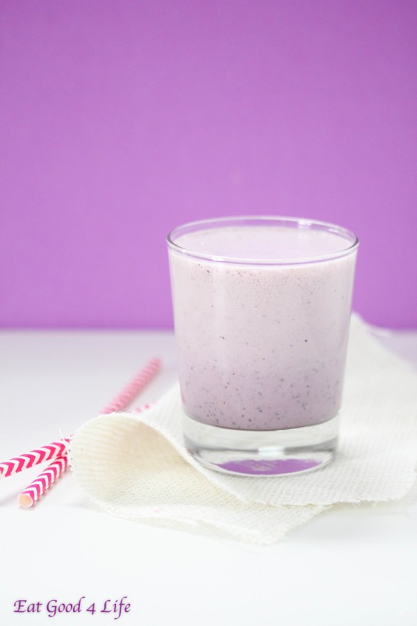 blueberry strawberry yogurt smoothie