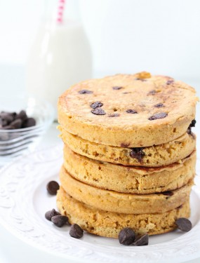 whole wheat flufy chocolate chip pancakes