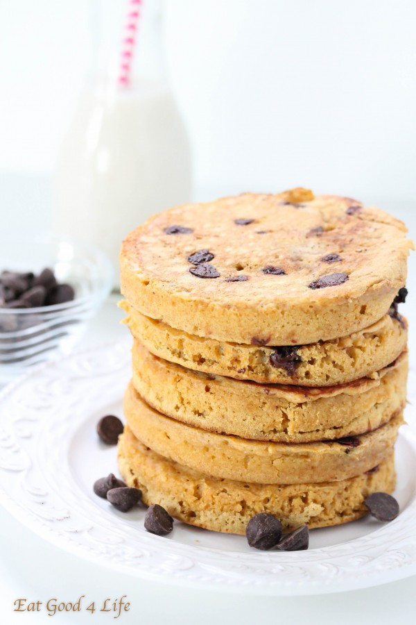 whole wheat flufy chocolate chip pancakes