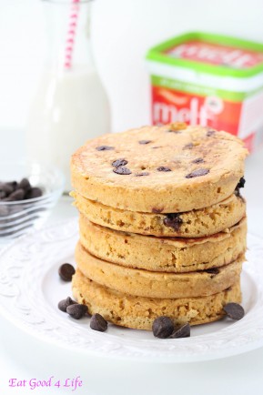 whole wheat flufy chocolate chip pancakes