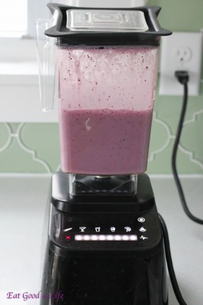 blueberry strawberry yogurt smoothie