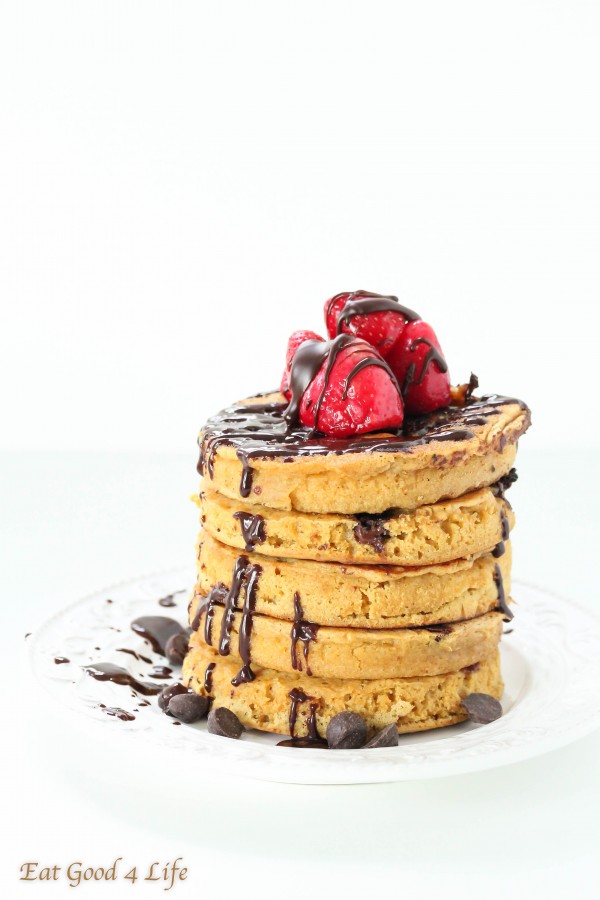 whole wheat flufy chocolate chip pancakes