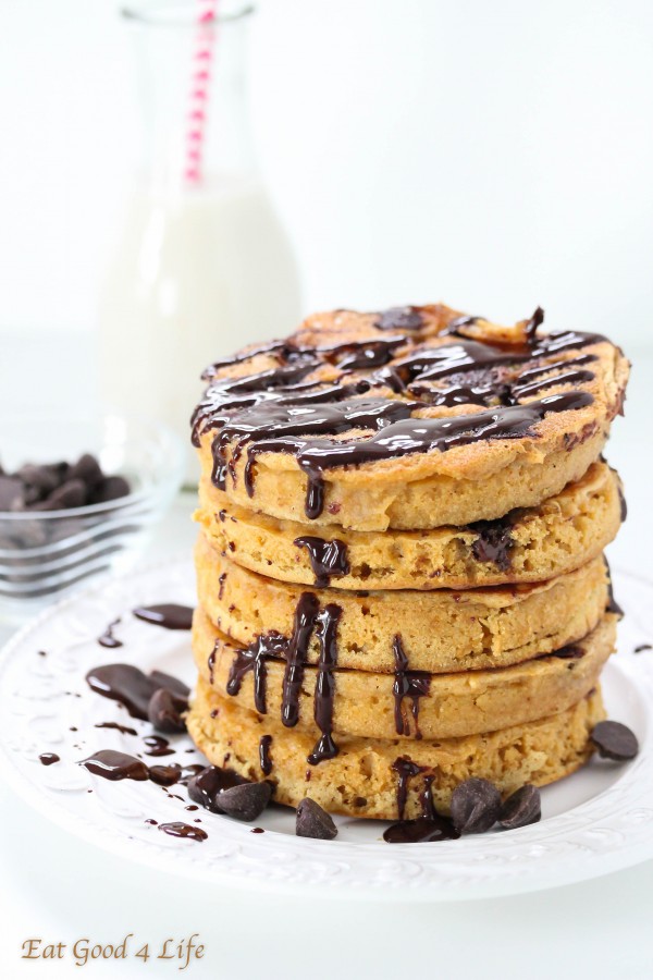 whole wheat flufy chocolate chip pancakes