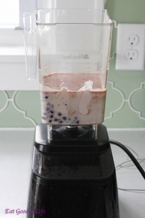 blueberry strawberry yogurt smoothie