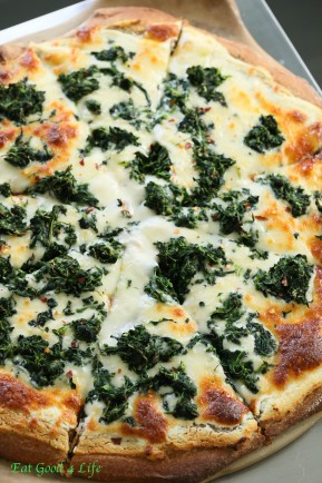 roasted garlic spinach white pizza | Eat Good 4 Life
