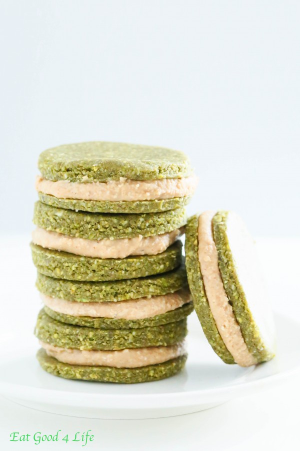 Pistachio cookies with cream filling - Raw, gluten free and vegan