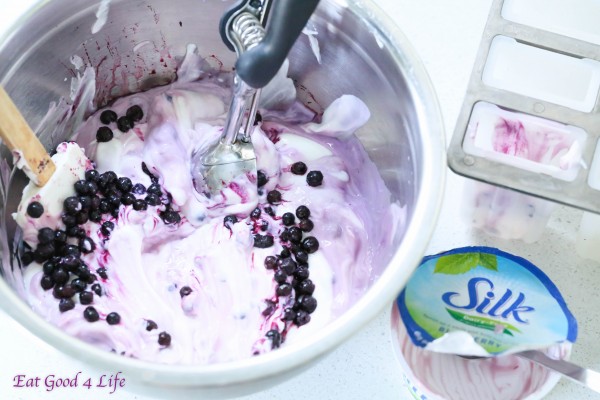 Frozen blueberry yogurt popsicles | Eat Good 4 Life