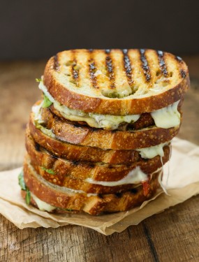 Sun dried tomato spinach grilled cheese sandwich | Eat Good 4 Life