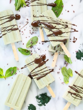 Mint spirulina popsicles