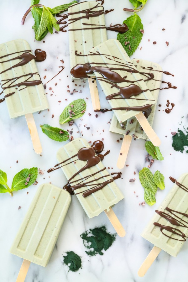 Mint spirulina popsicles