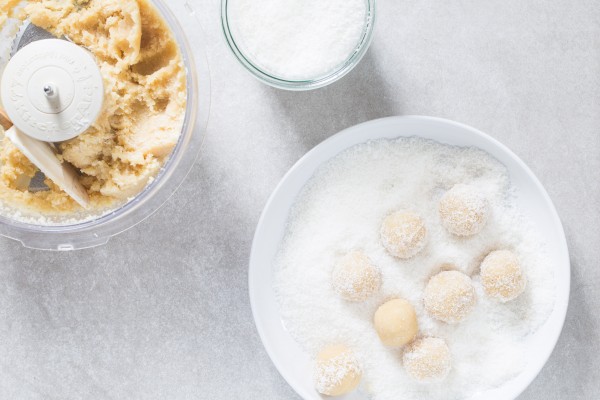 Almond coconut snowball cookies | Eat Good 4 Life