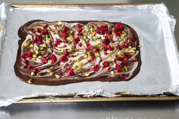 Cranberry pistachio chocolate bark | Eat Good 4 Life