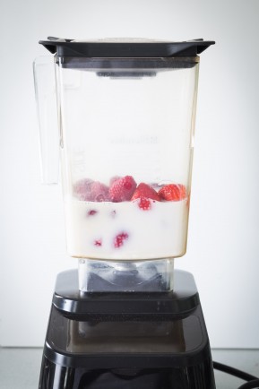 Mixed berry smoothie | Eat Good 4 Life