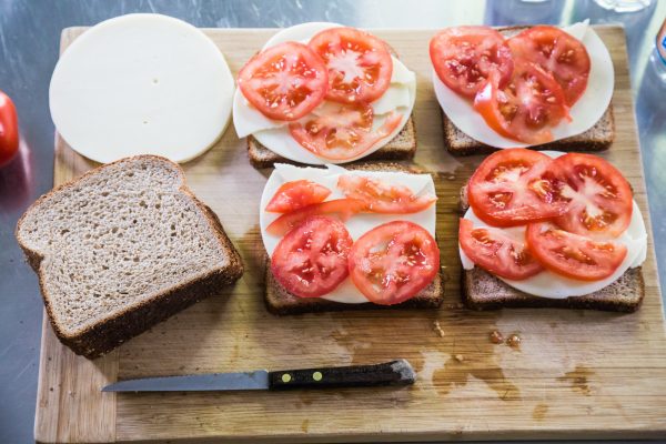 Grilled cheese tomato sandwich 