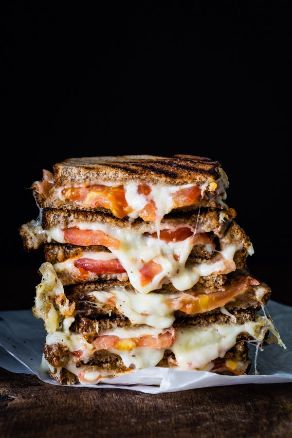 Grilled cheese tomato sandwich 