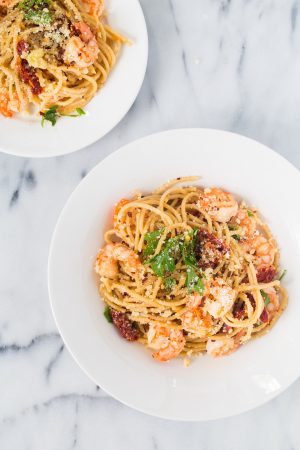 Shrimp scampi pasta with sun dried tomatoes - Eat Good 4 Life
