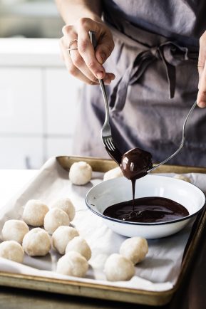 Dark chocolate mint coconut truffles | Eat Good 4 Life