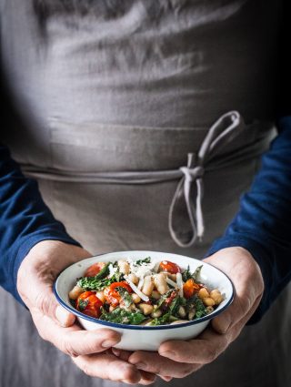 Caramelized tomatoes, white bean and kale salad | Eat Good 4 Life