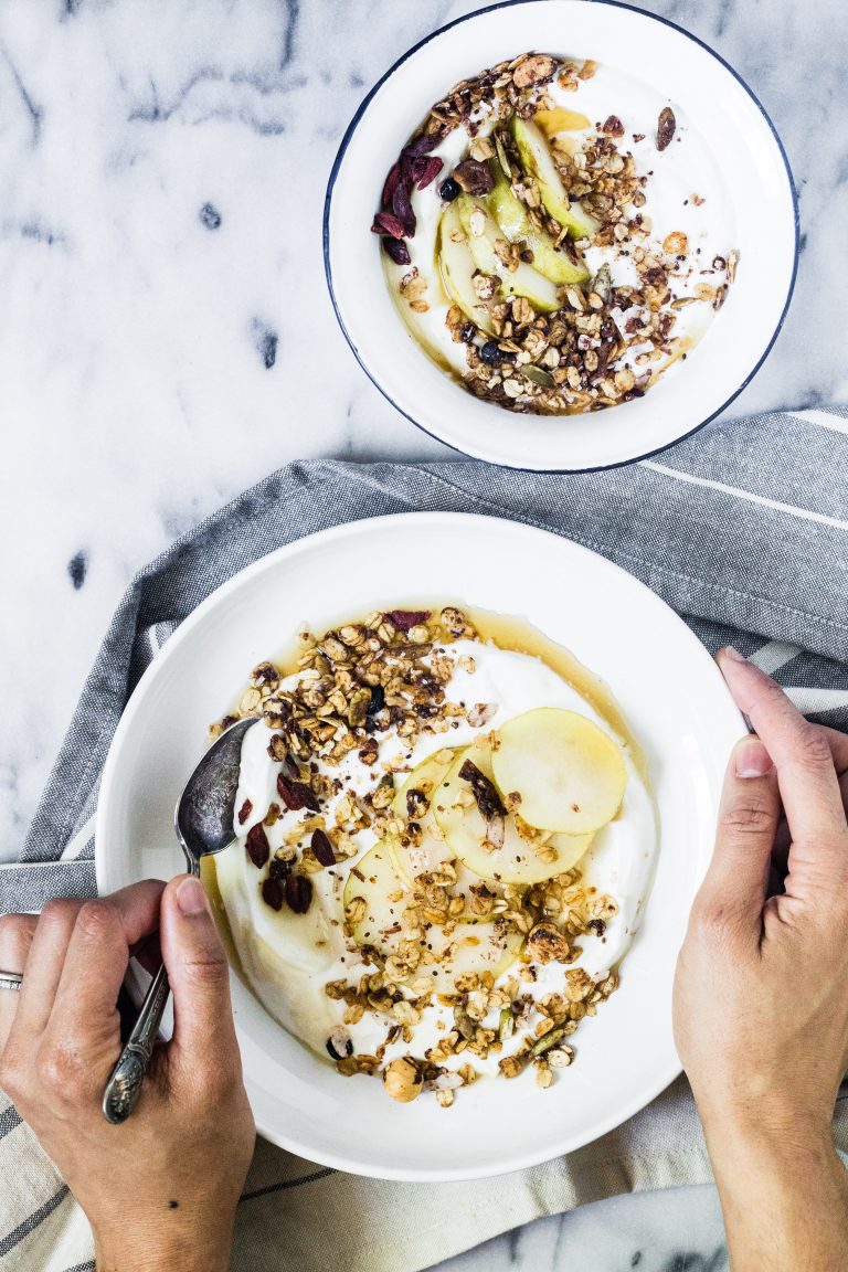 Pears, yogurt and granola bowl - Eat Good 4 Life