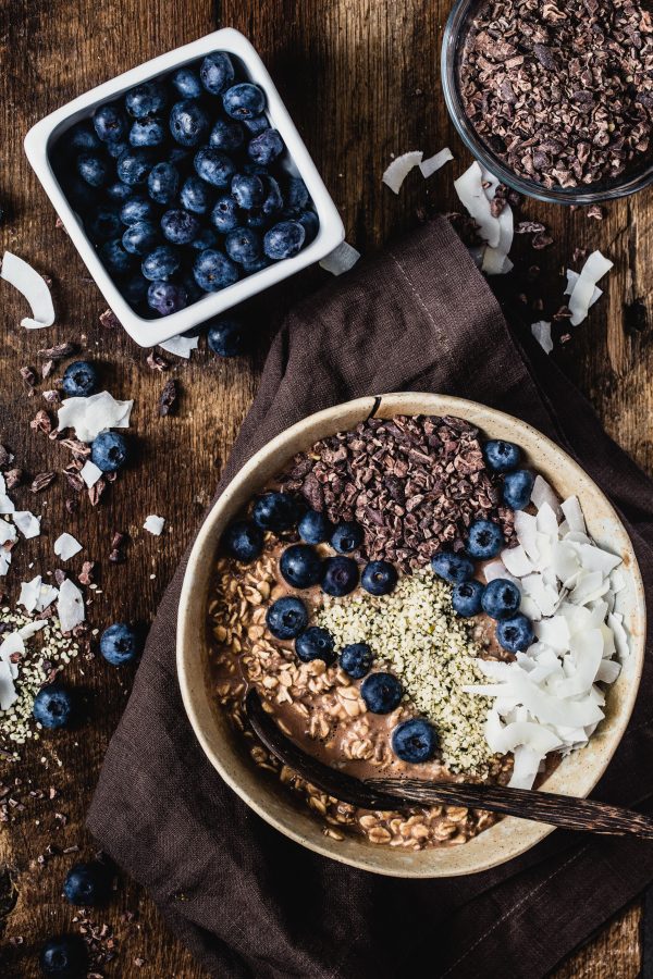 https://www.eatgood4life.com/wp-content/uploads/2018/03/chocolate-peanut-butter-overnight-oats-1-600x900.jpg